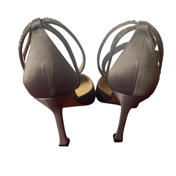 Vince Camuto Ketrinda Size 8.5
Grey Satin - Picture 7 of 16